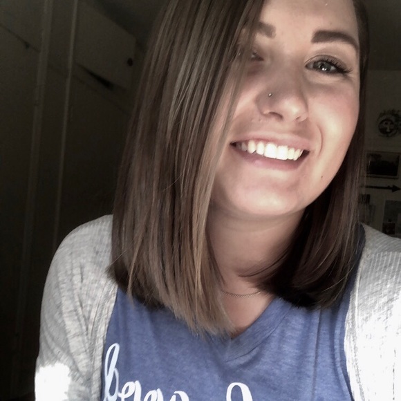 Profile Picture of Lucy Newton (@lucy_ann21) on Poshmark
