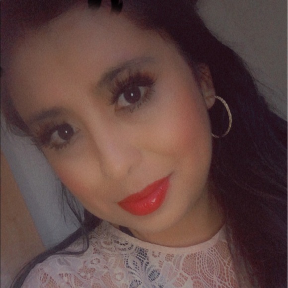 Profile Picture of Elisabeth Saldana (@eli_marrie) on Poshmark