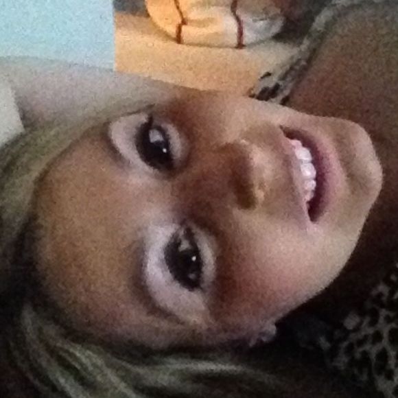 Profile Picture of Heather Ockehouse (@hcb0145) on Poshmark