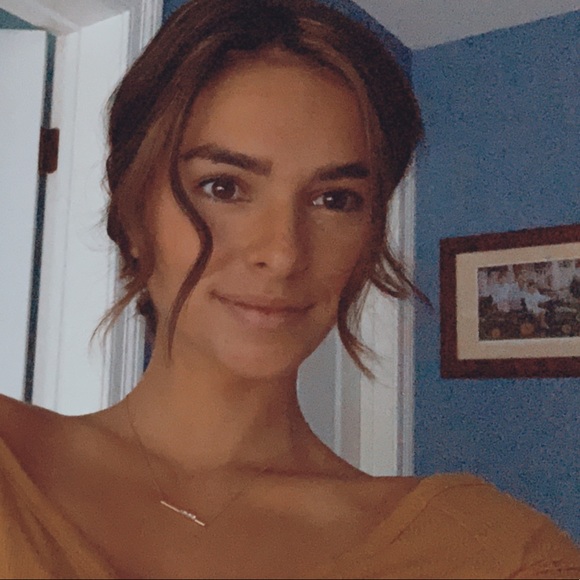 Profile Picture of Kelsey Golonka (@kelseygolonka) on Poshmark