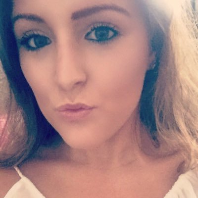 Profile Picture of Chloe (@chloebassett14) on Twitter