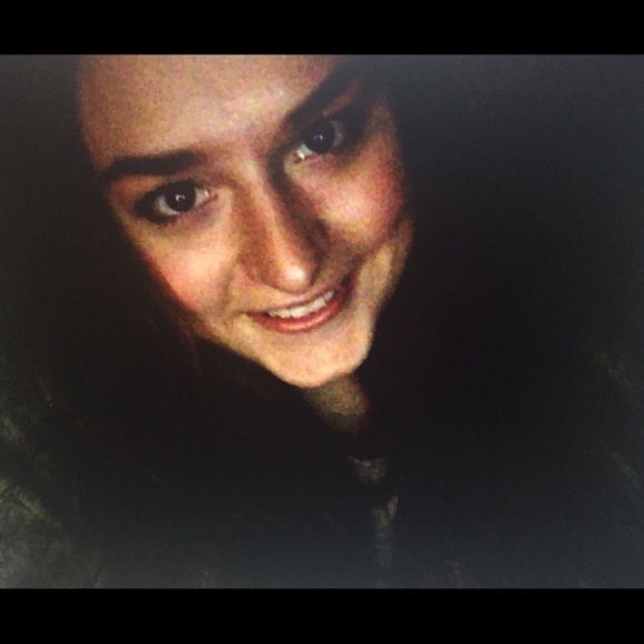 Profile Picture of Suzie Simpson (@suzie_12310) on Poshmark