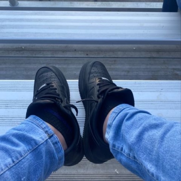 Profile Picture of Edin leonardo Pineda ulloa (@leoedin504) on Poshmark