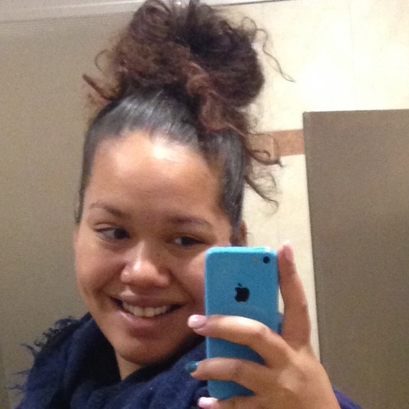 Profile Picture of Brienna Schreffler (@crazybanana91) on Poshmark