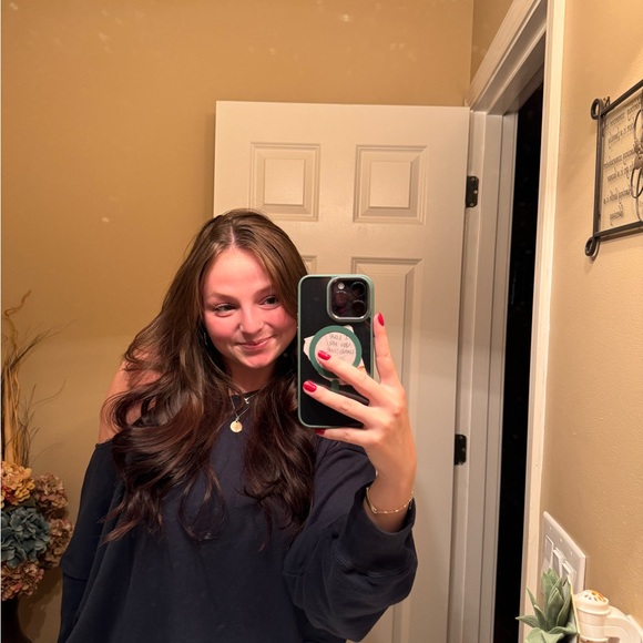 Profile Picture of Riley Antonacci (@rileyant1126) on Poshmark