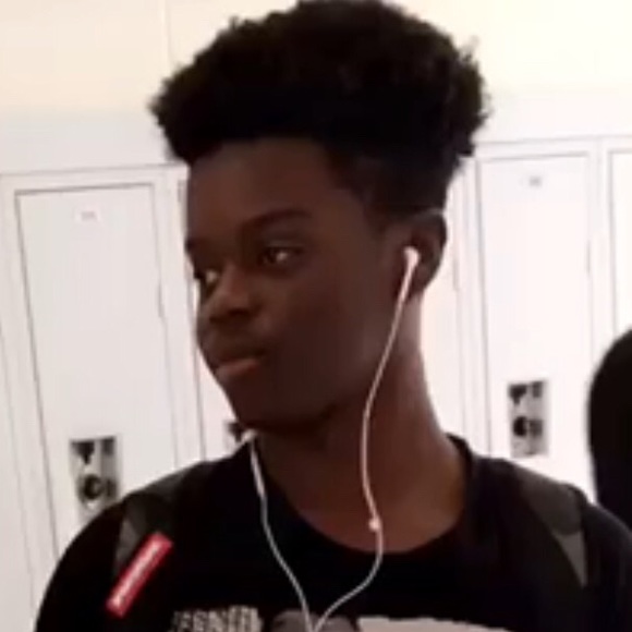 Profile Picture of Joshua Simmons (@joshua89876) on Poshmark