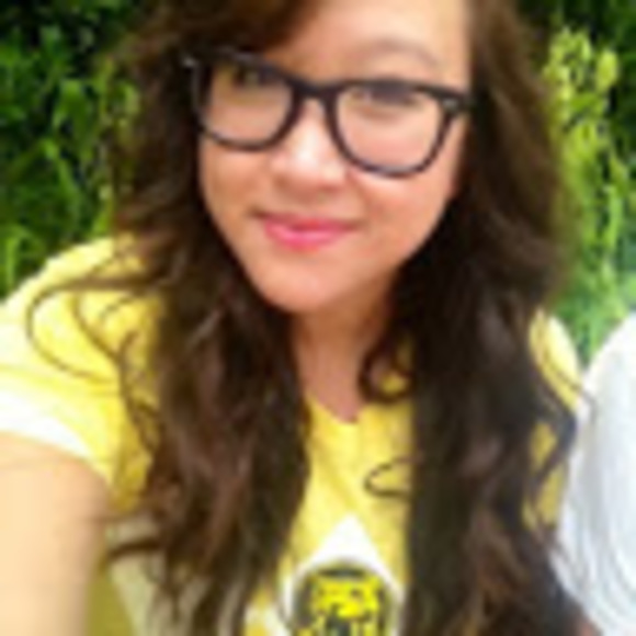 Profile Picture of Vyvy Larason (@vlarason) on Poshmark