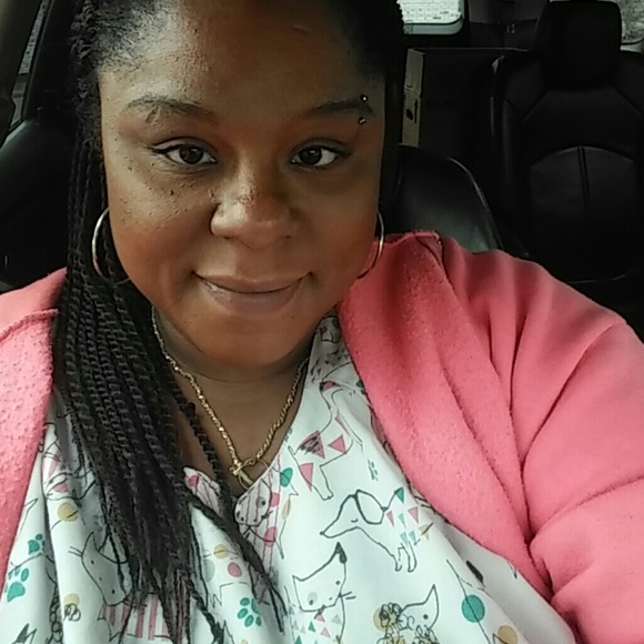 Profile Picture of Dominique Calhoun (@dcalhoun85) on Poshmark