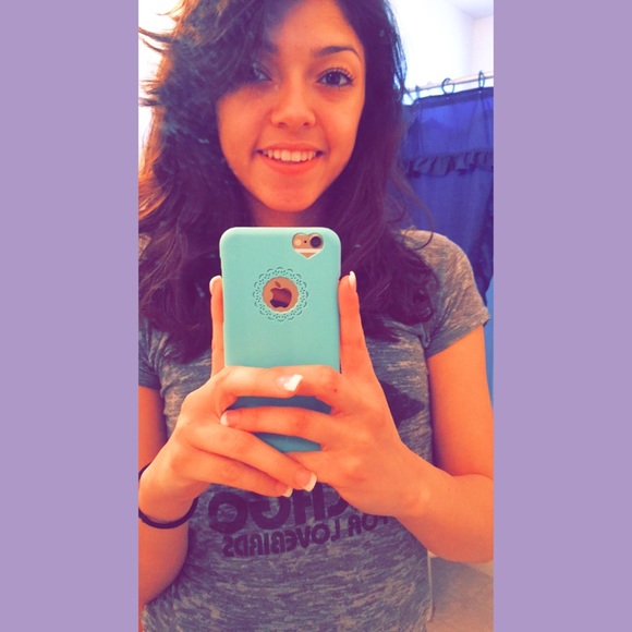 Profile Picture of Angelica Montes (@__angelmarieee) on Poshmark