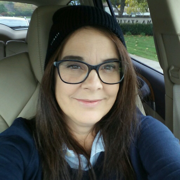 Profile Picture of Valerie Teehan (@valerieteehan) on Poshmark