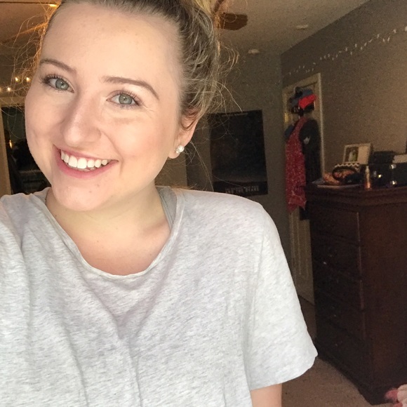 Profile Picture of Cassidy Marcom (@jewellmarcom) on Poshmark