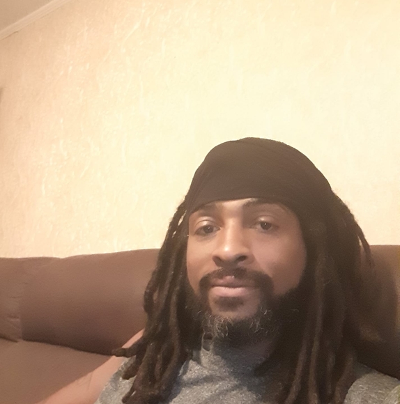 Profile Picture of Larry Hamlin (@larryhamlin) on Poshmark