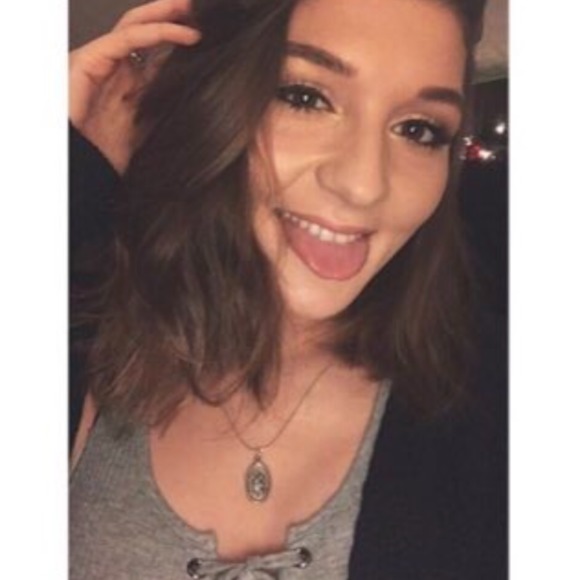 Profile Picture of Alexis Levato (@lexilevato) on Poshmark