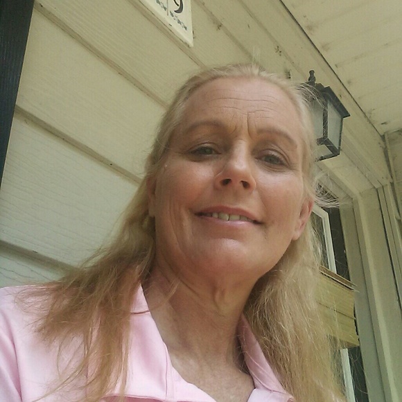 Leslie Wulff - Poshmark Profile Picture of Leslie Wulff (@wulff1968) on Poshmark