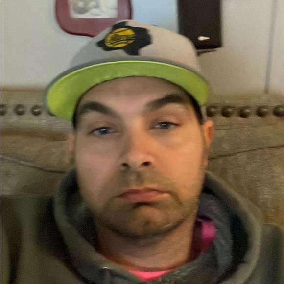 Profile Picture of Blake Fabian (@blakefabian85) on Poshmark