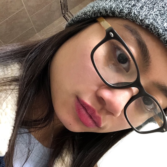 Profile Picture of Iris Tayag (@iristayag) on Poshmark