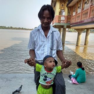 Profile Picture of Tande Low (@tande.low) on Facebook