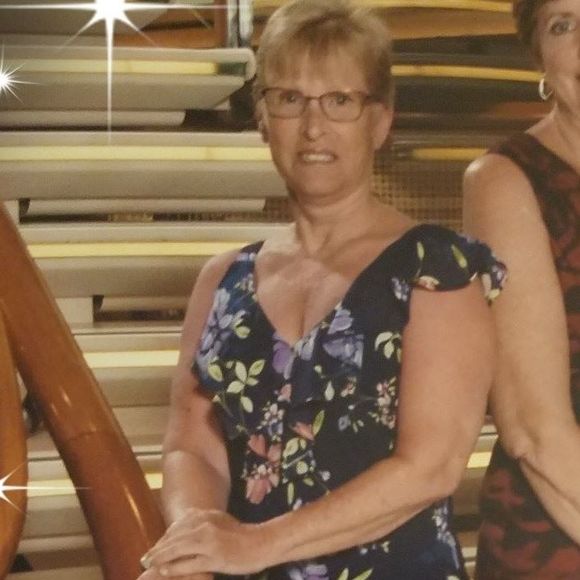 Profile Picture of Kim Brozak (@kbrozak2) on Poshmark