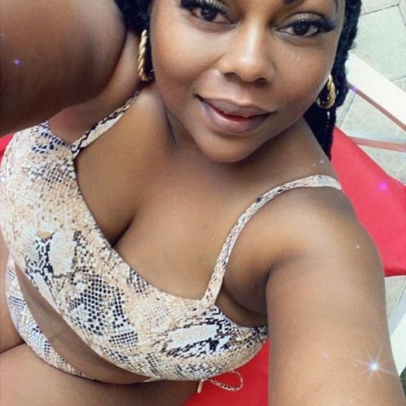 Profile Picture of Erica Reid (@ericareid161) on Poshmark