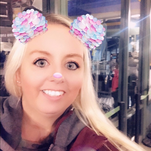 Profile Picture of Jennifer Pritzlaff (@jjp22382) on Poshmark