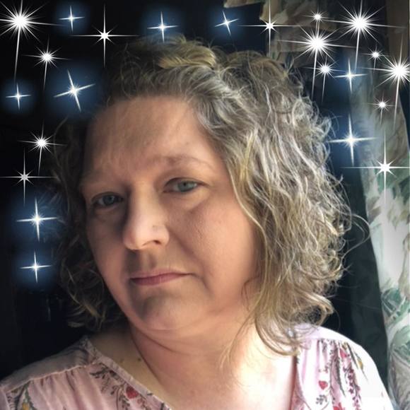 Profile Picture of Vicki Hull (@vickihull) on Poshmark