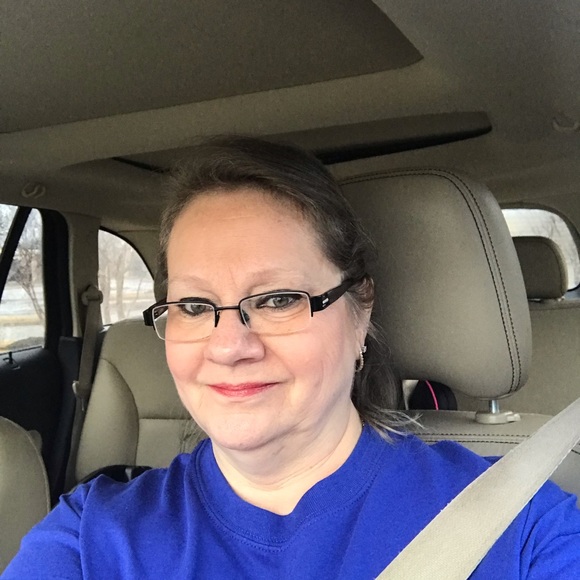 Profile Picture of Donna Spry (@dcpey) on Poshmark
