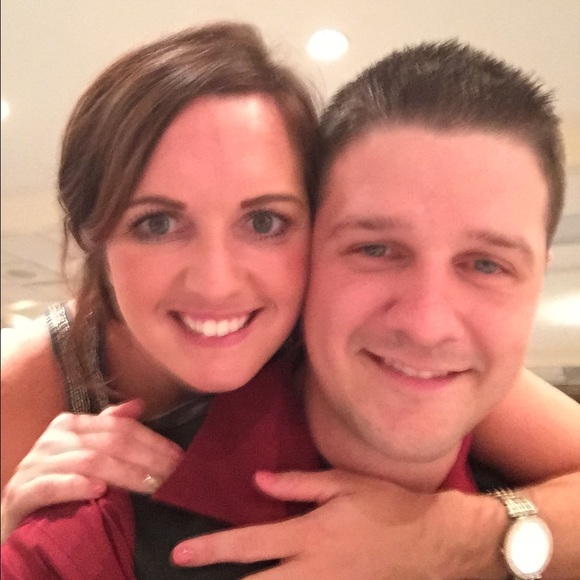 Profile Picture of Amanda Bowling (@mandaaxxo) on Poshmark