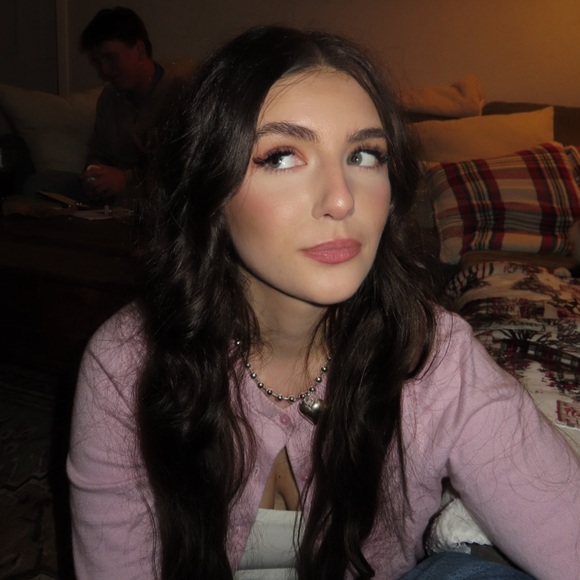 Profile Picture of Tayah Cochetti (@tayahcochetti) on Poshmark