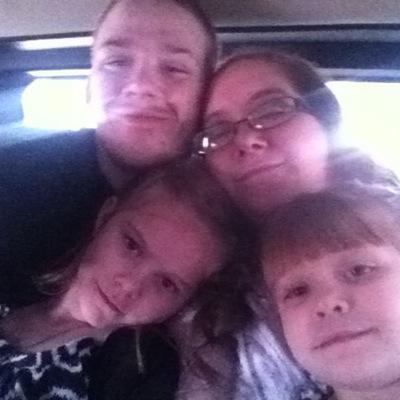 Profile Picture of Kellie Mount (@KelliePaugh) on Twitter