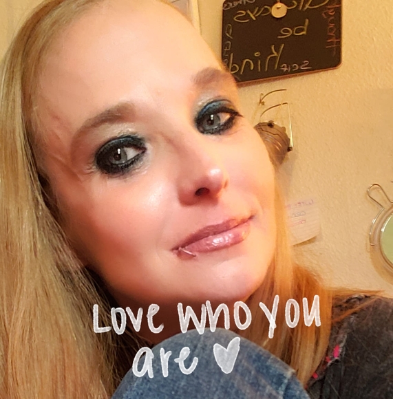 Profile Picture of Miranda Royer (@mirandaroyer577) on Poshmark