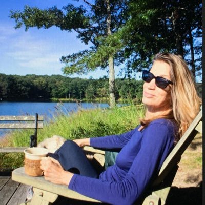 Profile Picture of Laura Calhoun (@lauracalhounart) on Twitter