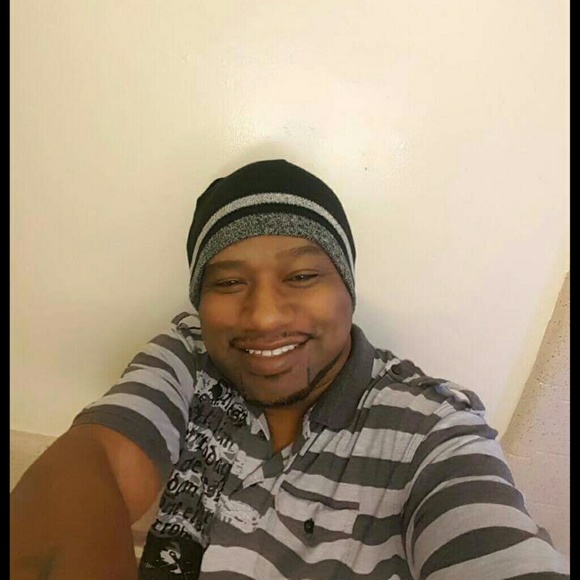 Profile Picture of Steven Ivens (@srivens123) on Poshmark