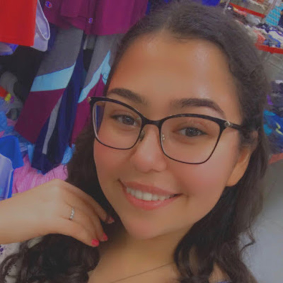 Profile Picture of Genesis Rivera (@nicholecool) on Poshmark
