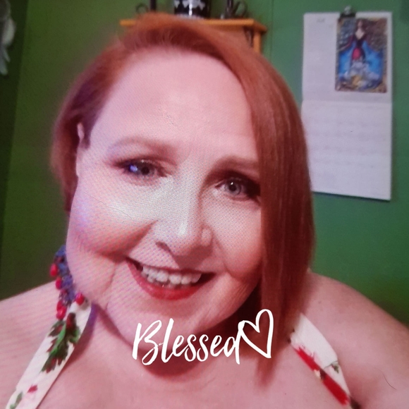 Profile Picture of Vicki Rickards (@ladyluna27) on Poshmark