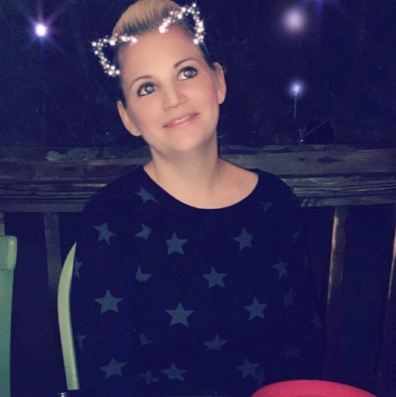 Profile Picture of Jodie Shoop (@jodiegirl87) on Poshmark