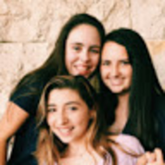 Profile Picture of Catherine Ryan (@catherinerya114) on Poshmark