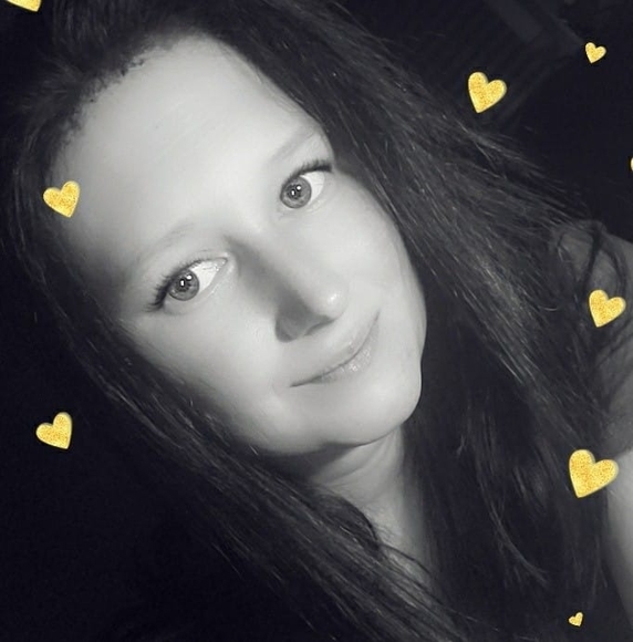 Profile Picture of Stacey Yates (@stacey298) on Poshmark