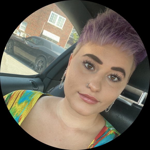 Profile Picture of Destiny Mincher (@destinymincher) on Poshmark