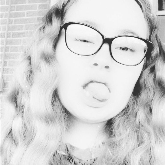 Profile Picture of Kaitlyn Woulfe (@kaitlynwoulfe) on Poshmark