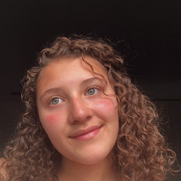 Profile Picture of Ella Maclear (@ella_mac) on Poshmark