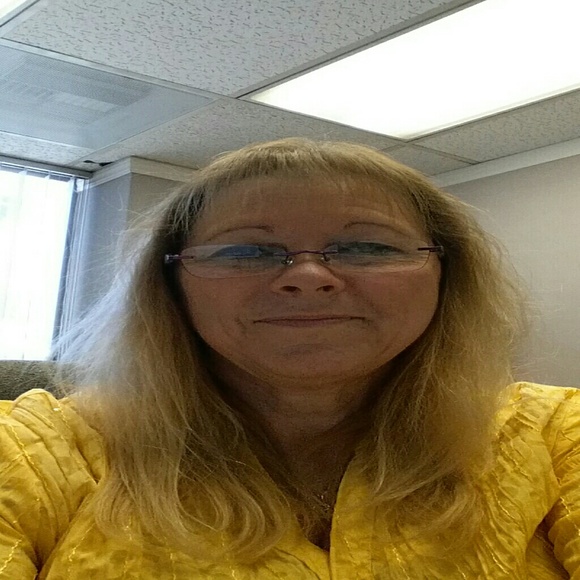 Profile Picture of Loretta Keller (@lorettalk) on Poshmark