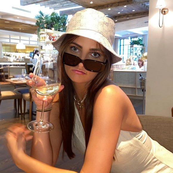 Profile Picture of Courtney Schemansky (@schemanskyc) on Poshmark