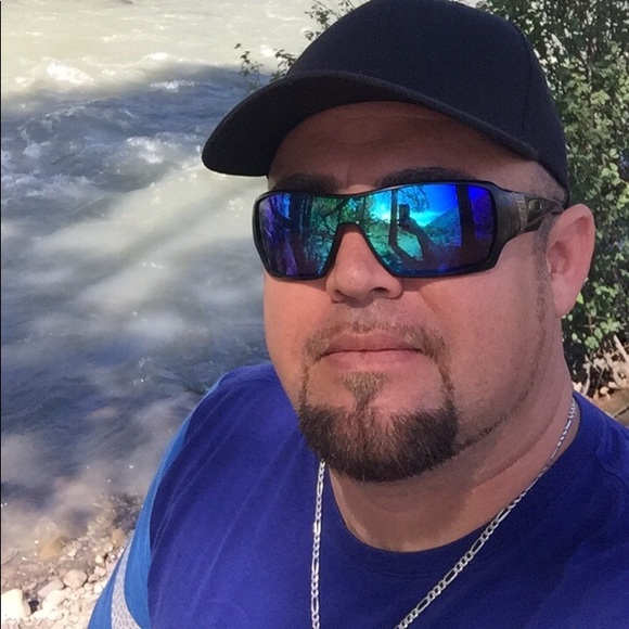 Profile Picture of Lucio Robles (@robsilv) on Poshmark