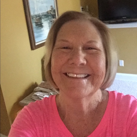 Profile Picture of Norma Schultz (@norschultz212) on Poshmark