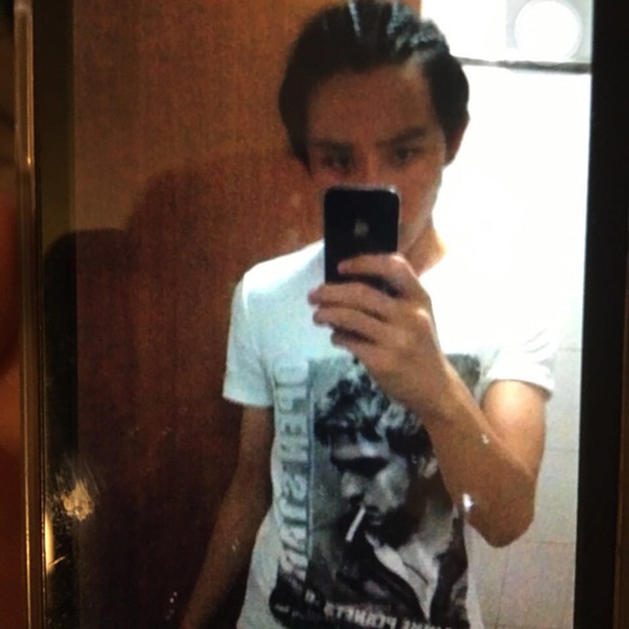 Profile Picture of Yifan Liu (@liuyifan1992) on Poshmark