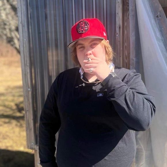 Profile Picture of Brady Pavlovic (@bradypavlovic) on Poshmark