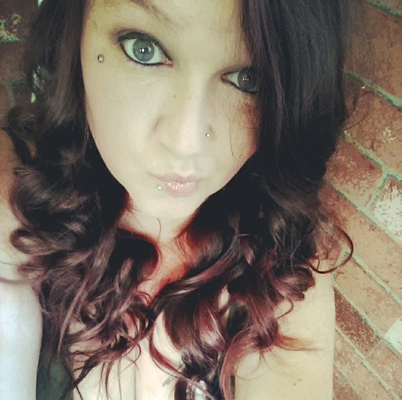 Profile Picture of Crystal Shomper (@bittersweetbtb) on Poshmark