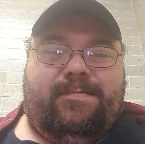 Profile Picture of Glenn Weaver (@glenn3917) on Poshmark