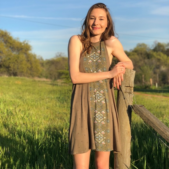 Profile Picture of Victoria Craine (@__ms_v) on Poshmark