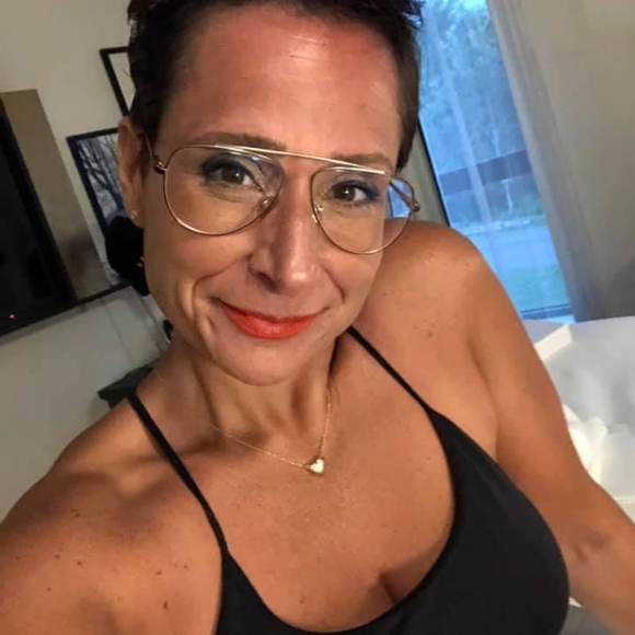 Profile Picture of Lisa Bonello (@bonellolisa) on Poshmark